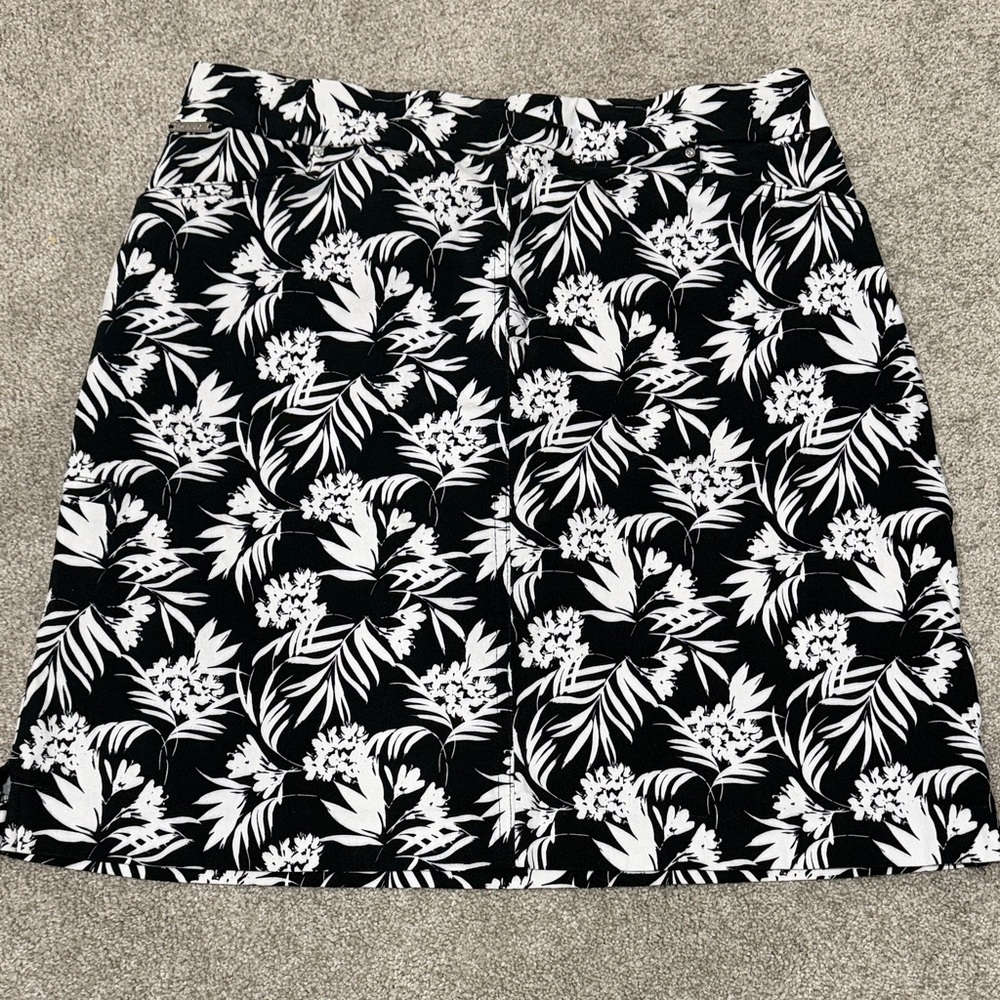 Renuar Black and White Floral A-Line Skort